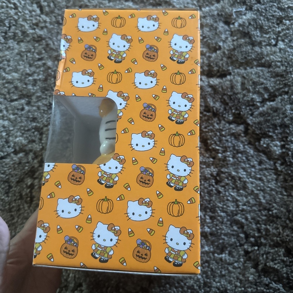 Hello Kitty Halloween Pumpkin Ceramic Reed Diffuser - Picture 4 of 6